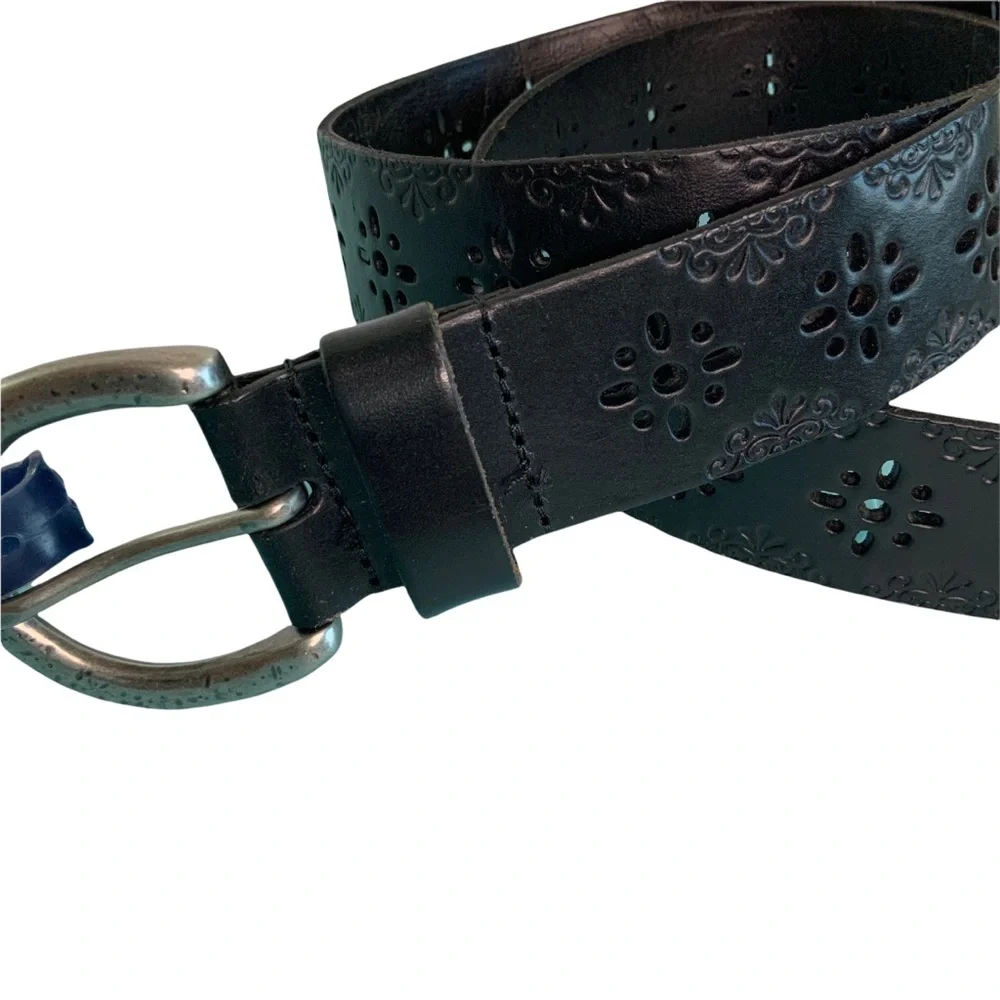 Olga Sabrina  Belt M NWT Black with Cut out Design sku8